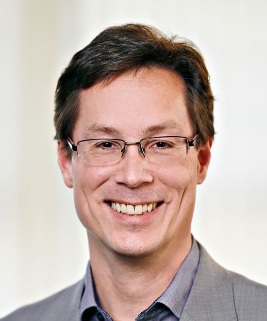 Dr. Sebastian Hallensleben